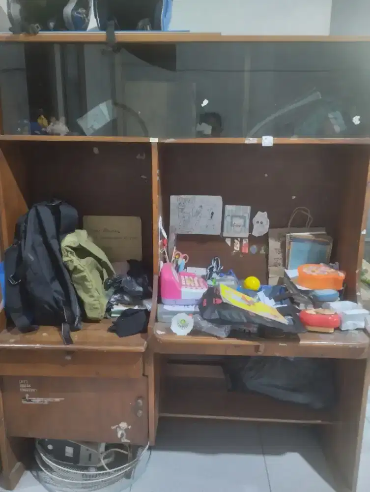 Meja belajar bekas