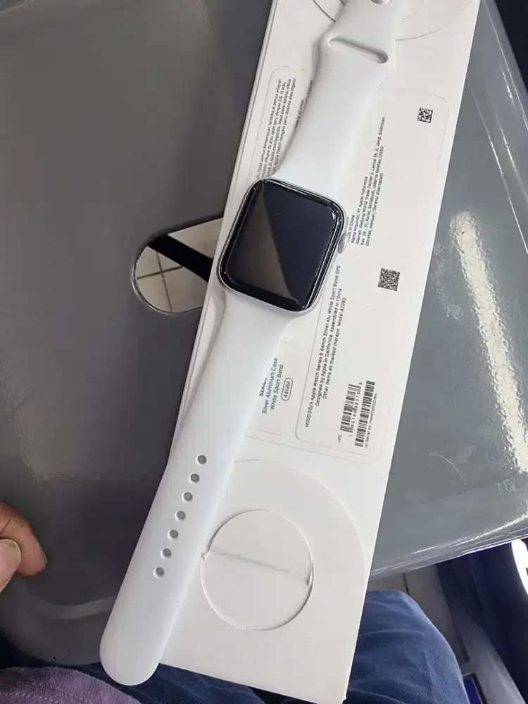 Apple watch seri 6 44MM white lengkap