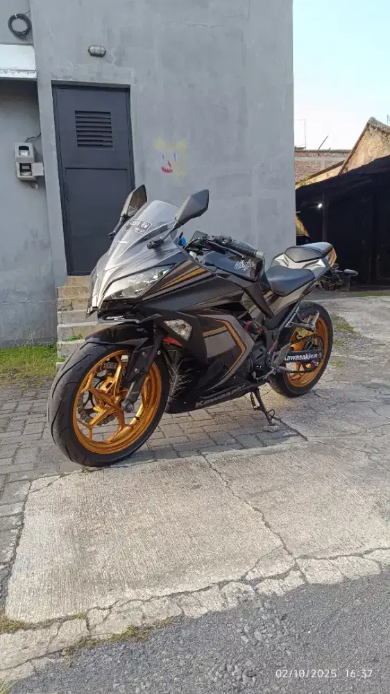 Kawasaki Ninja 250 Fi orian Istimewa pajak on