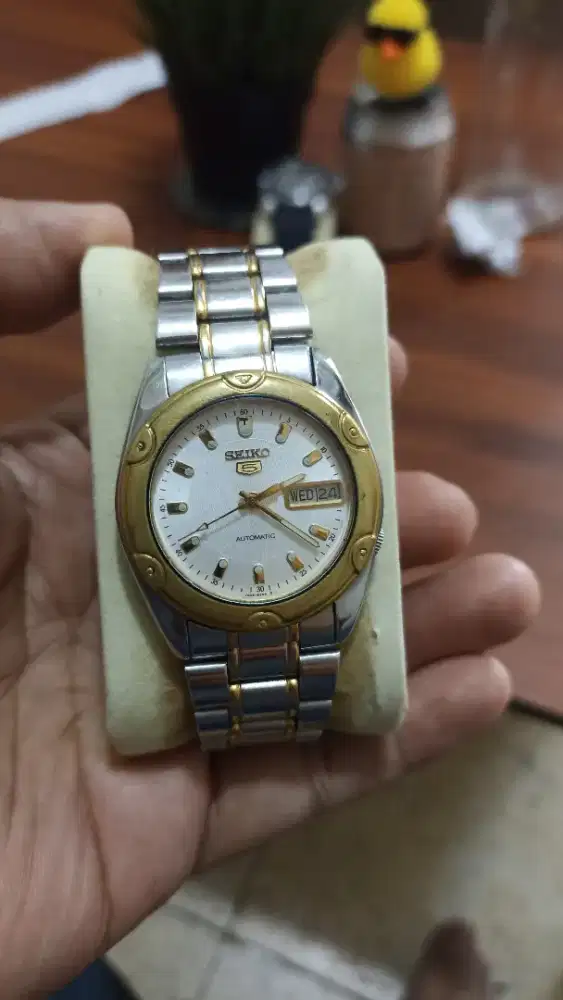 Jam tangan Seiko 5 vintage