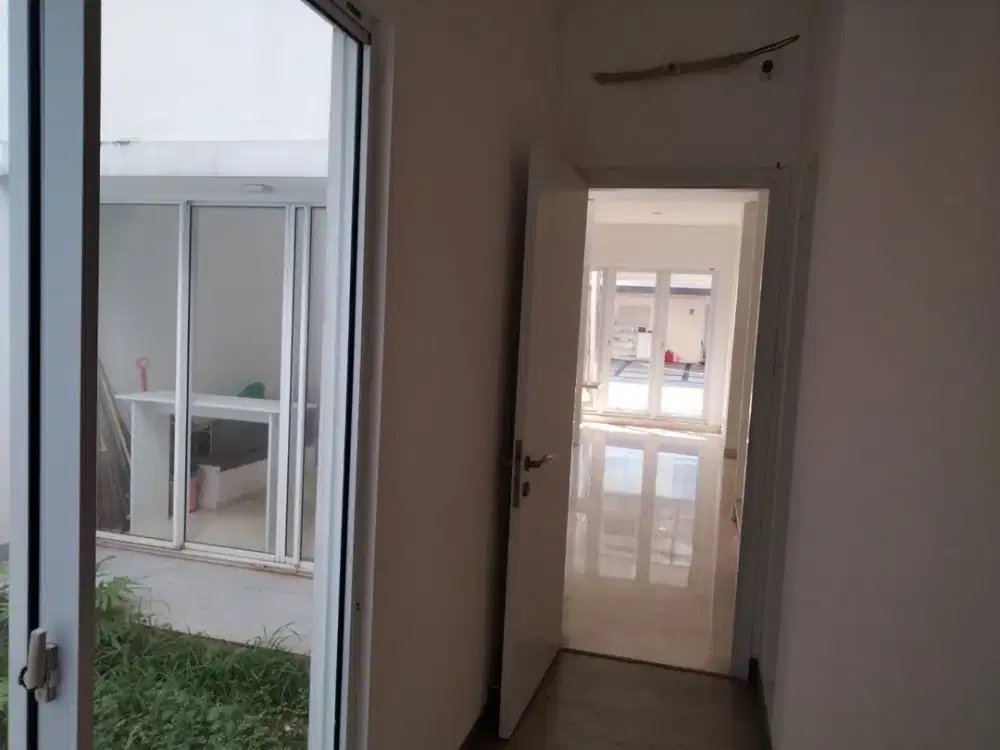 DIJUAL RUMAH THE RIVIERA AT PURI LUAS BANGUN 200M2
