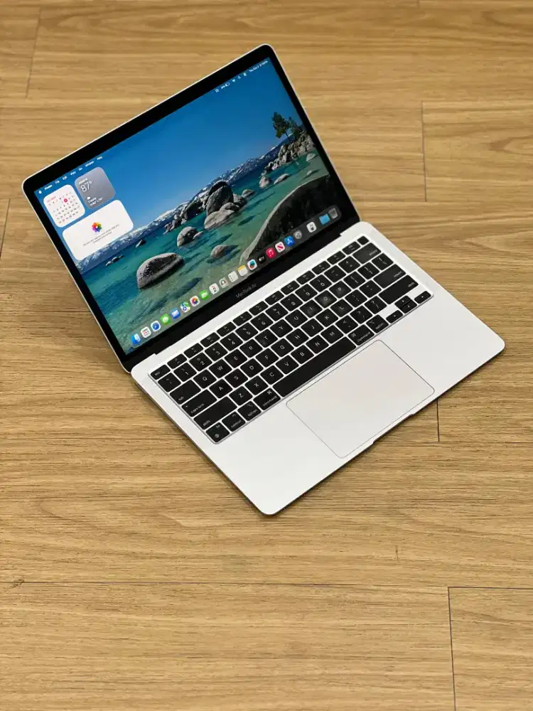 MacBook Air 2020 M1 , 13 inch , 8/256