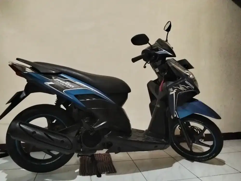 Honda Vario techno 110 warna biru velg racing