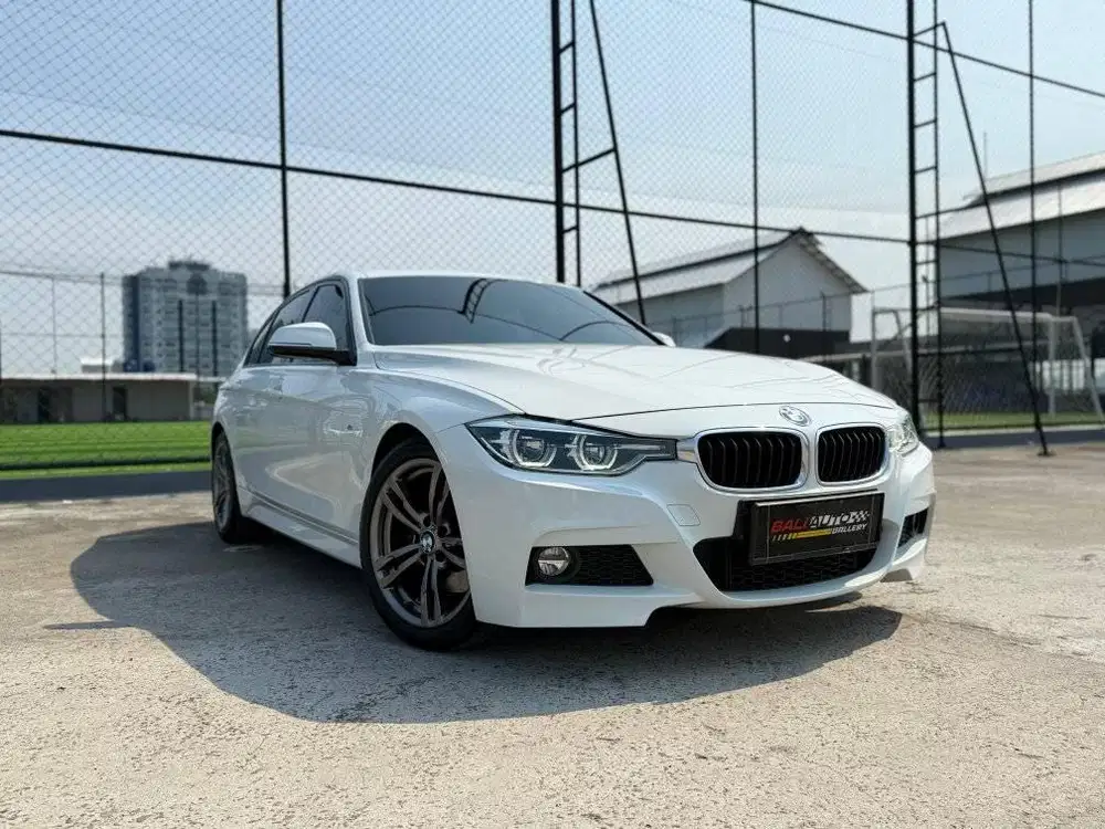 BMW 330i M Sport A/T 2017,KM 52 RB