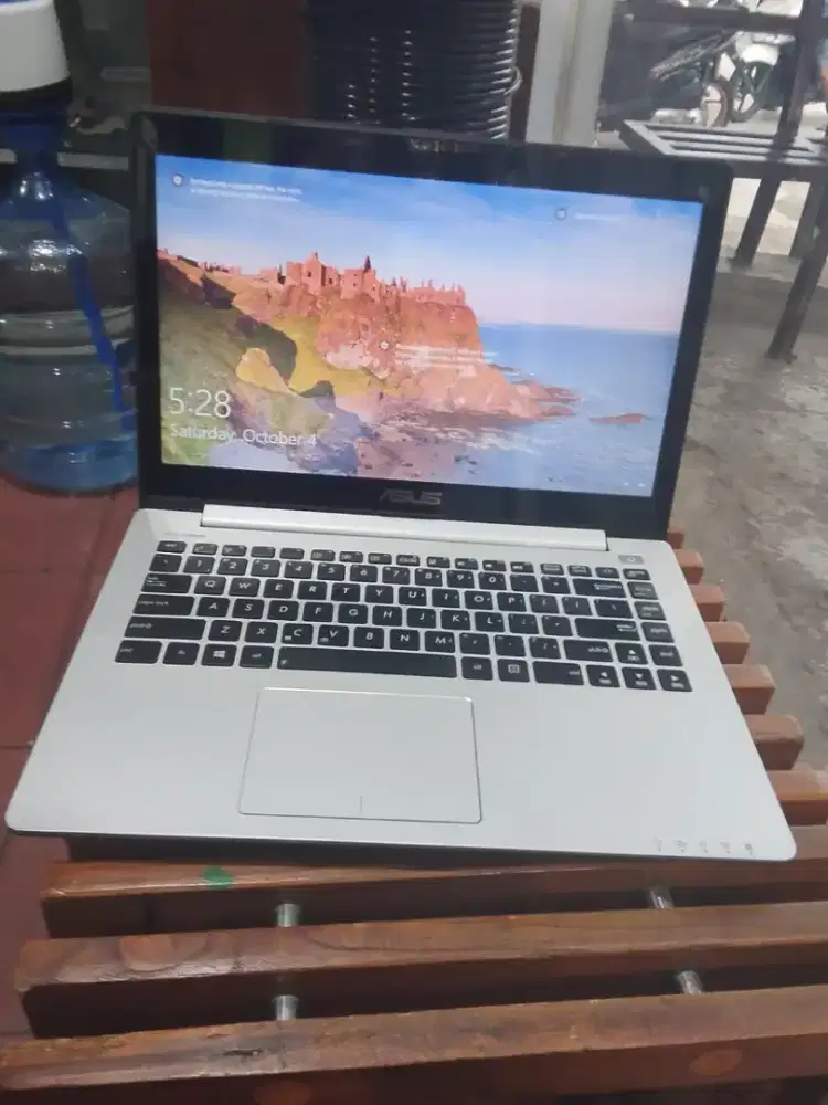 Laptop Asus Touch Screen Core i3