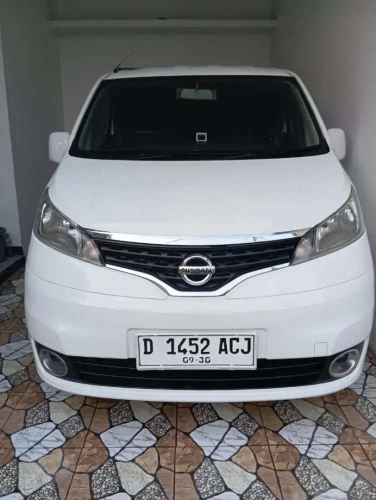 Nissan Evalia 1.5 SV metik 2013 putih