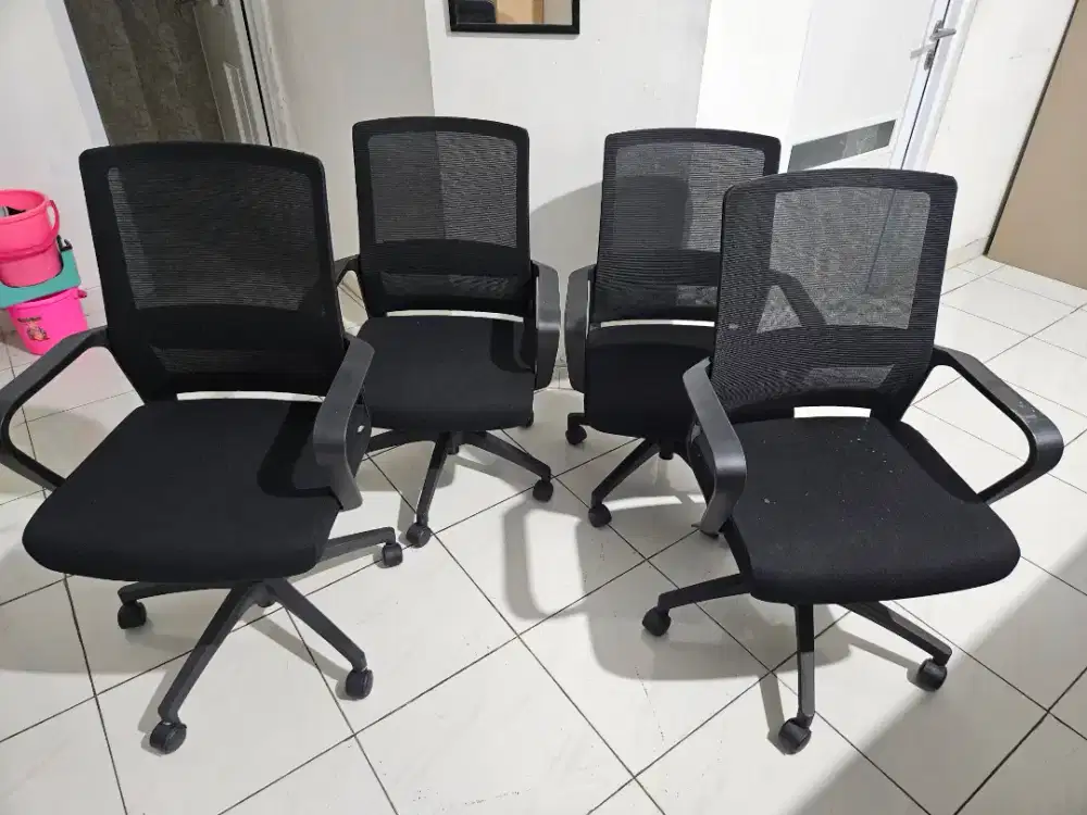 Dijual 4 kursi kantor like new