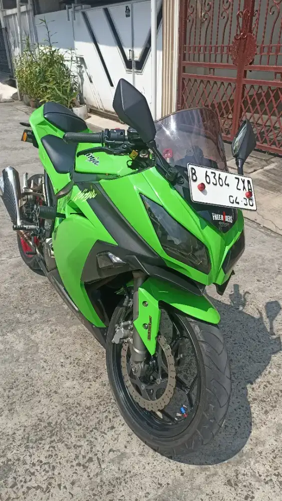 Kawasaki ninja 250 F1 tahun 2012.