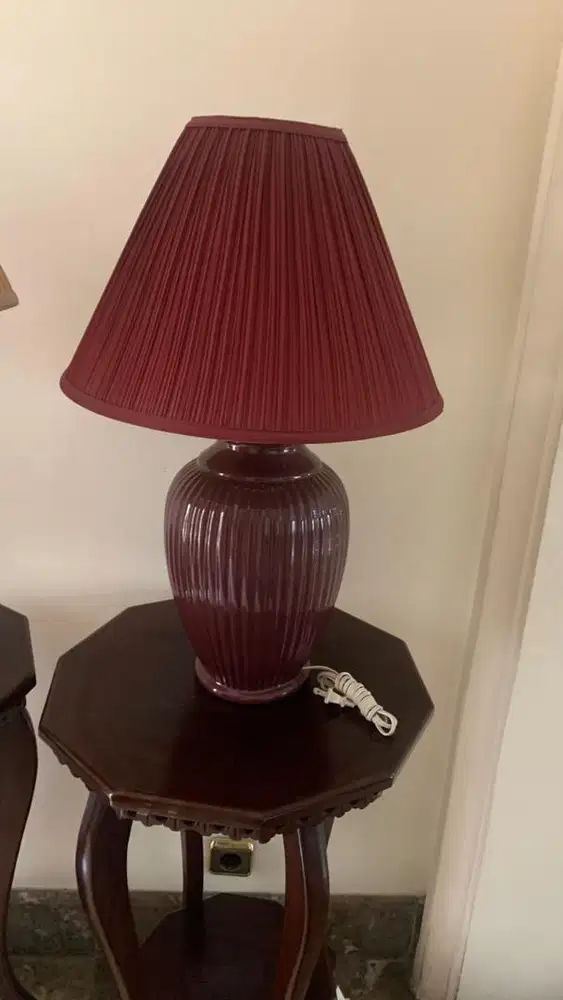 Table Lamp in metal gold and cream/ Meja Lampu mewah