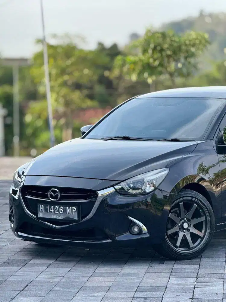 (DP 15JT) MAZDA 2 HITAM 2014 AT HIGH SKYACT