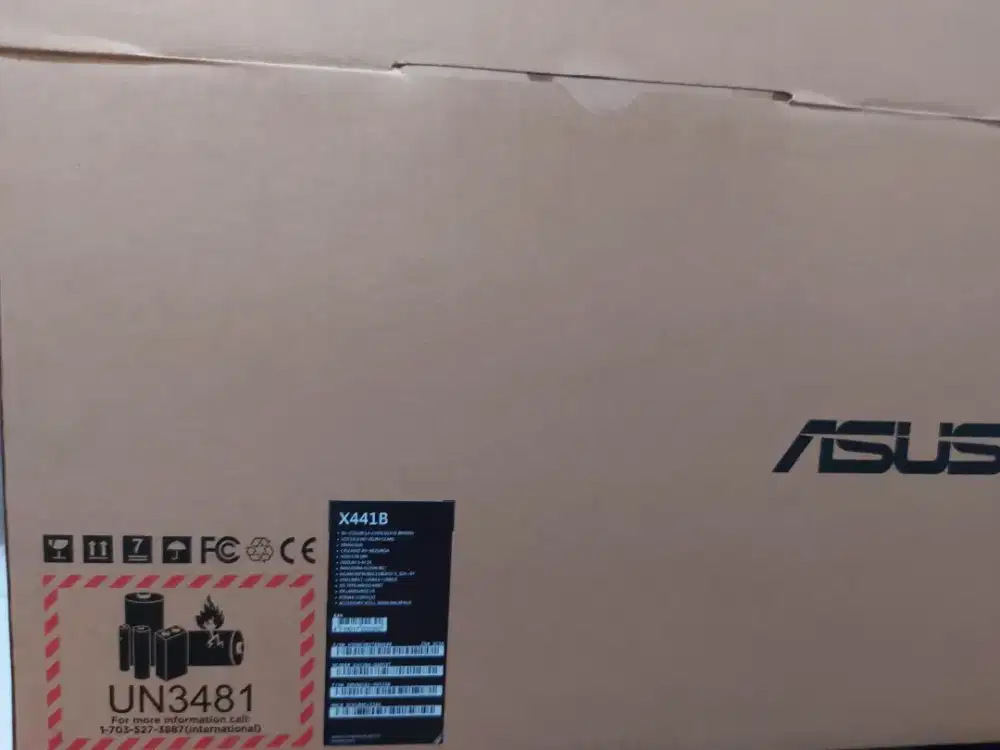 Laptop Asus 14 inci