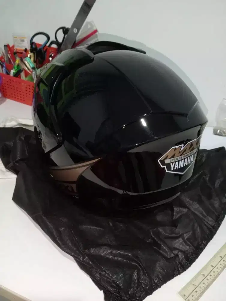 Helm Maxi hitam