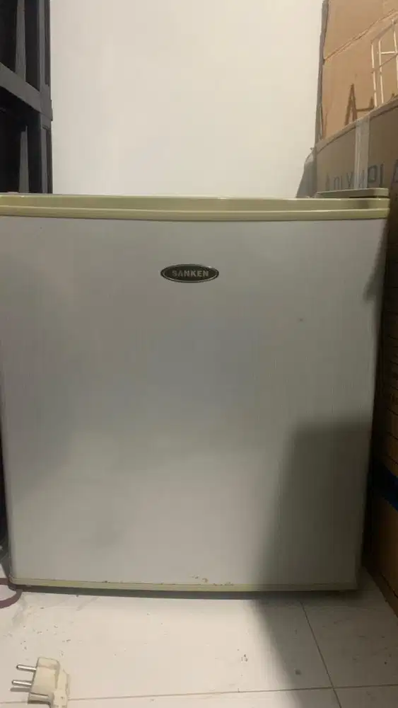 SANKEN KULKAS PORTABEL MINI BAR 1 PINTU TIPE SN-118KEG
