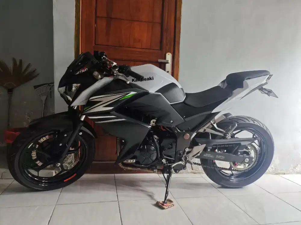 KAWASAKI Z250 PUTIH RETRO