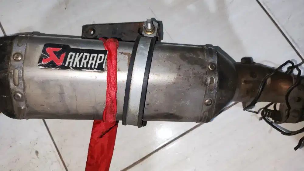 Knalpot Akrapovic MT25
