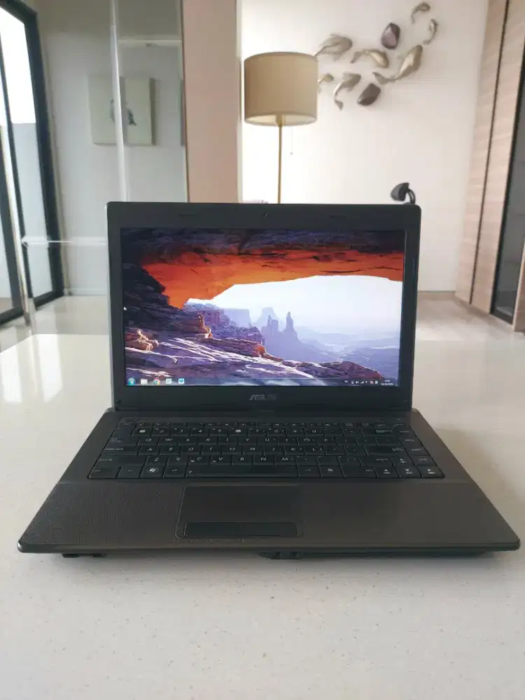 Laptop Asus Celeron 2Gb ram 14in Laptop kerja bekas second ringan