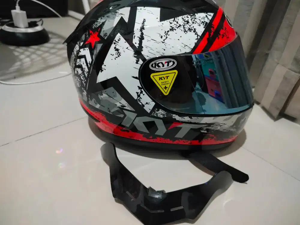 KYT R10 NM+Spoiler