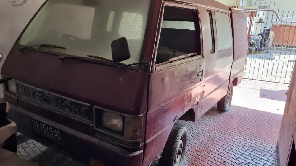 Mitsubishi Colt L300