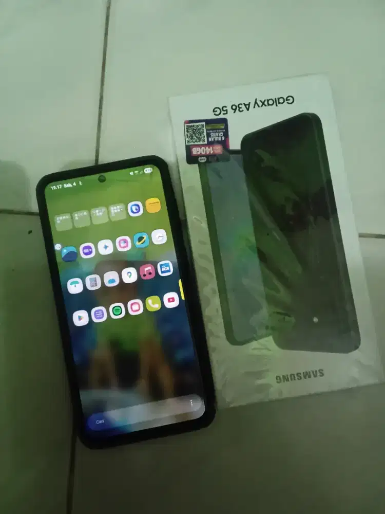 Samsung a36 8 256 like new