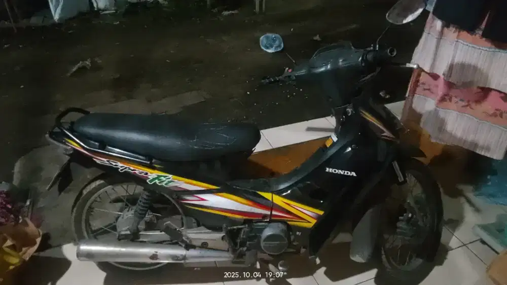 Motor Supra Fit 2005 Lengkap Pajak Mati 1 Tahun