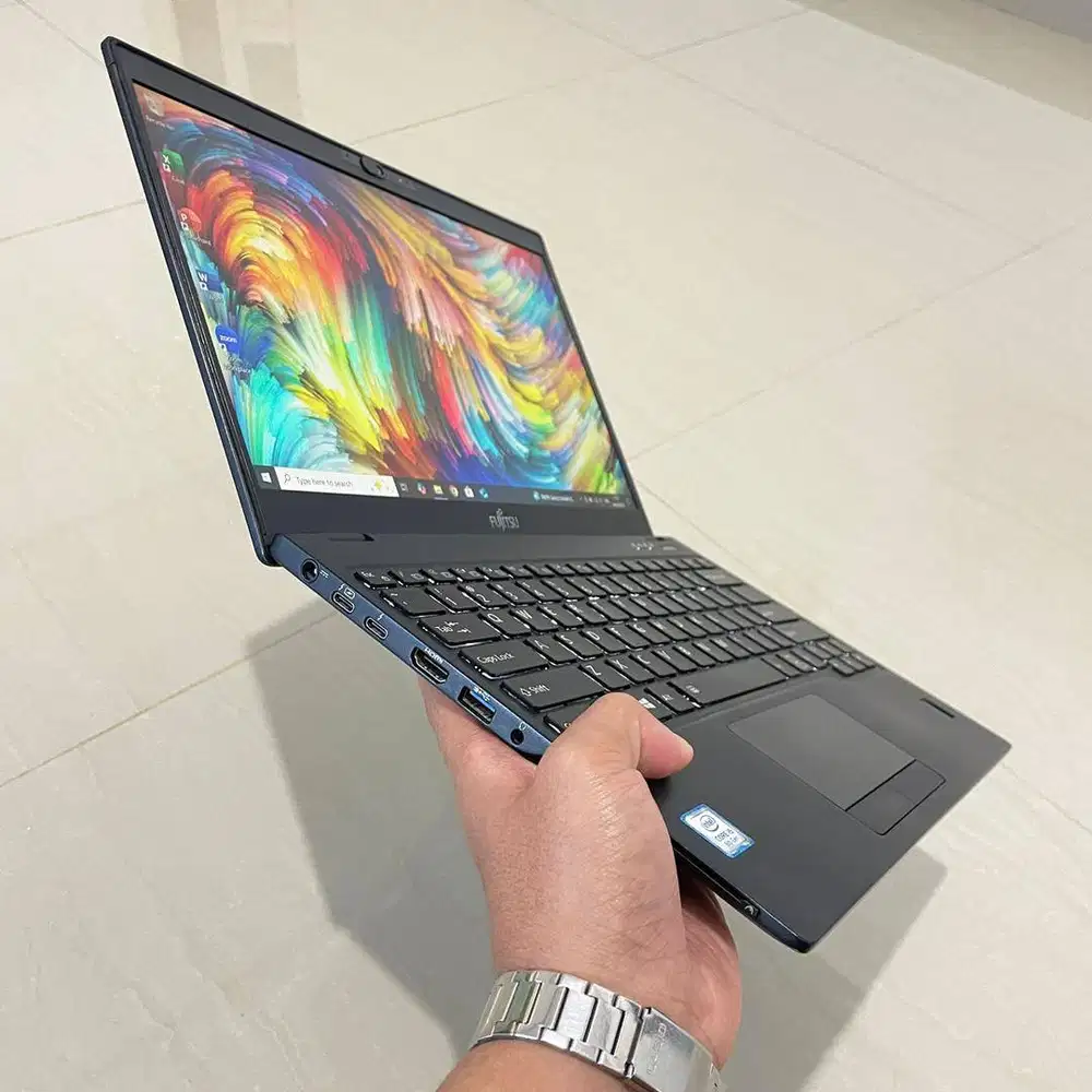 Laptop Slim i5-8265U FHD (1920 x 1080) RAM 8GB SSD 256GB