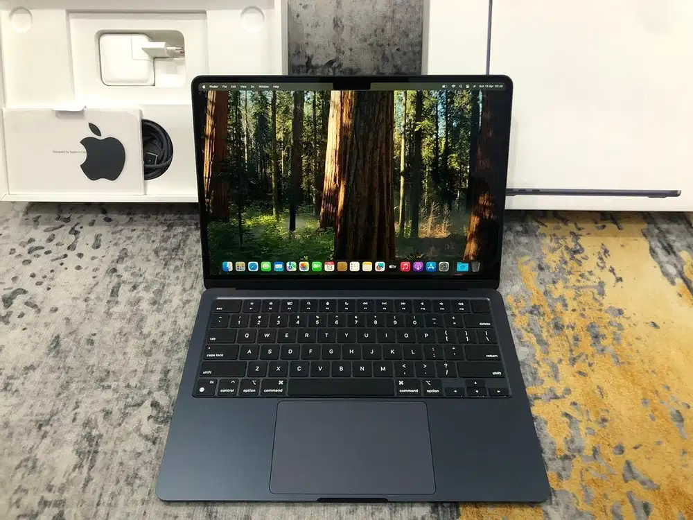 MacBook Air M2 13 Inch 2022 16/256Gb Garansi Ibox On 14 Sept 2026