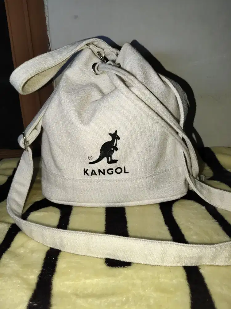 Tas Bucket Serut Kangol Warna Ivory Original