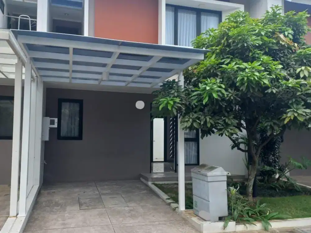 Rumah Dayana yang udah ada AC tiap kamar, gordyn, kitchen set, canopy