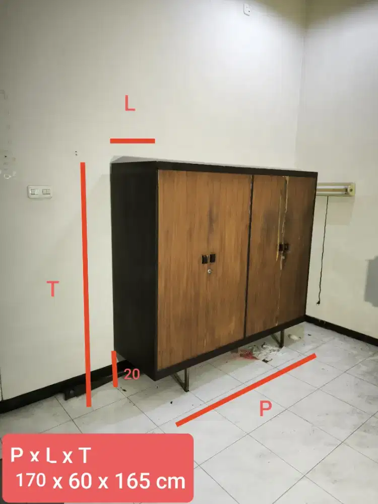 Lemari pakaian 4 pintu