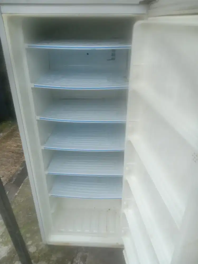 Di jual freezer rak merk LG