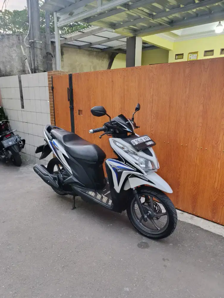 Bissmillah dijual motor Honda Vario kzr 2014 istimewa.