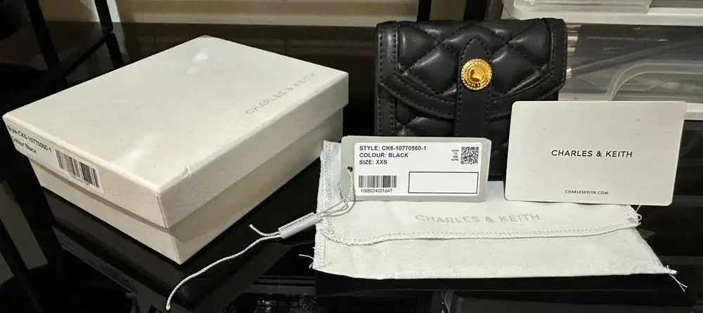 Pre loved Charles & Keith dompet