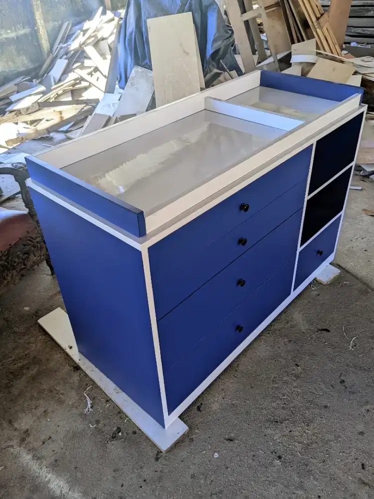 Lemari Baby Tafel