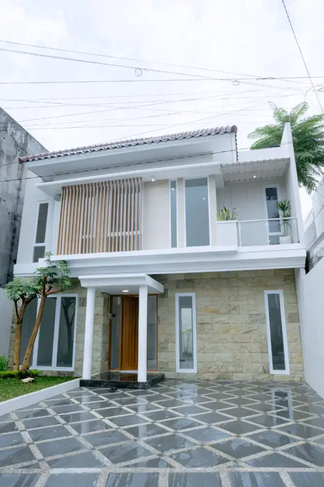 RUMAH 2 LANTAI SIAP HUNI DEKAT HOTEL HYATT BANGUNAN 120M2 TANAH 191M2