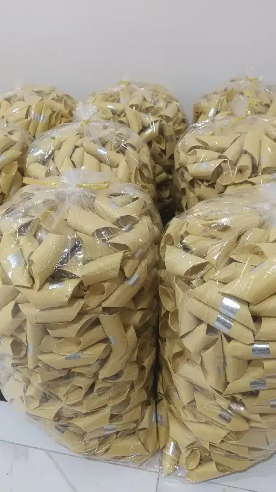 Menjual kertas perak lipat