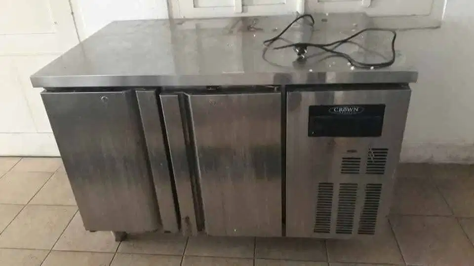 Under Counter Chiller Merek Crown seri TZ 200 33