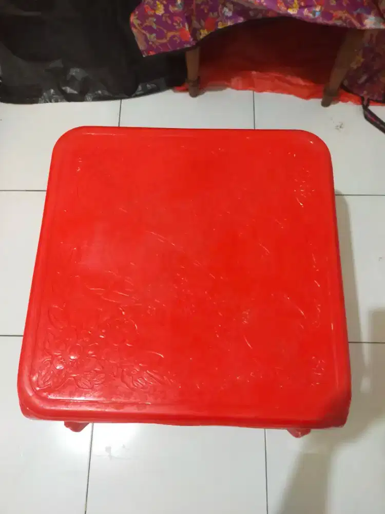 Jual meja plastik ukuran minimalis