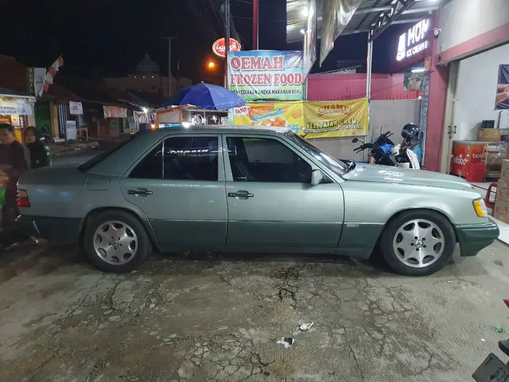 Mercedes-Benz W124 300E