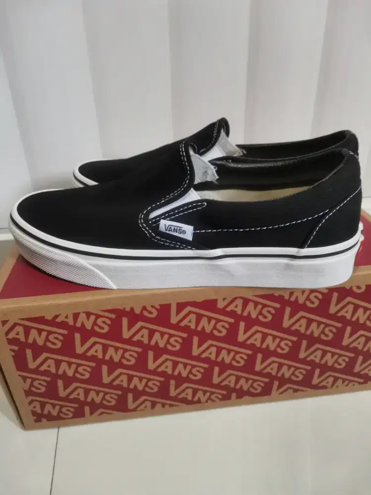 Vans Classic Slip-On (BNIB)