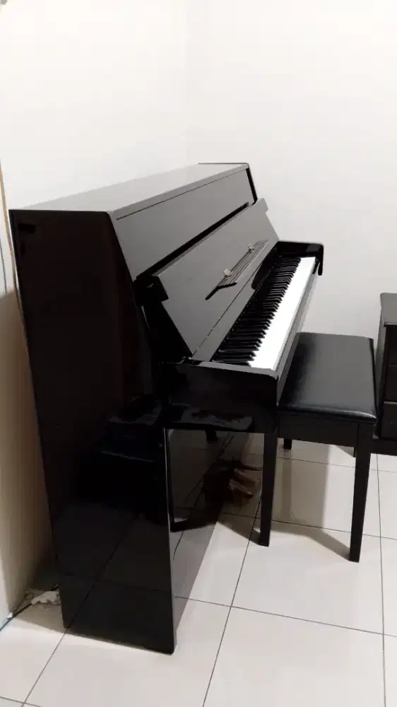 Piano Yamaha JU 109 PE