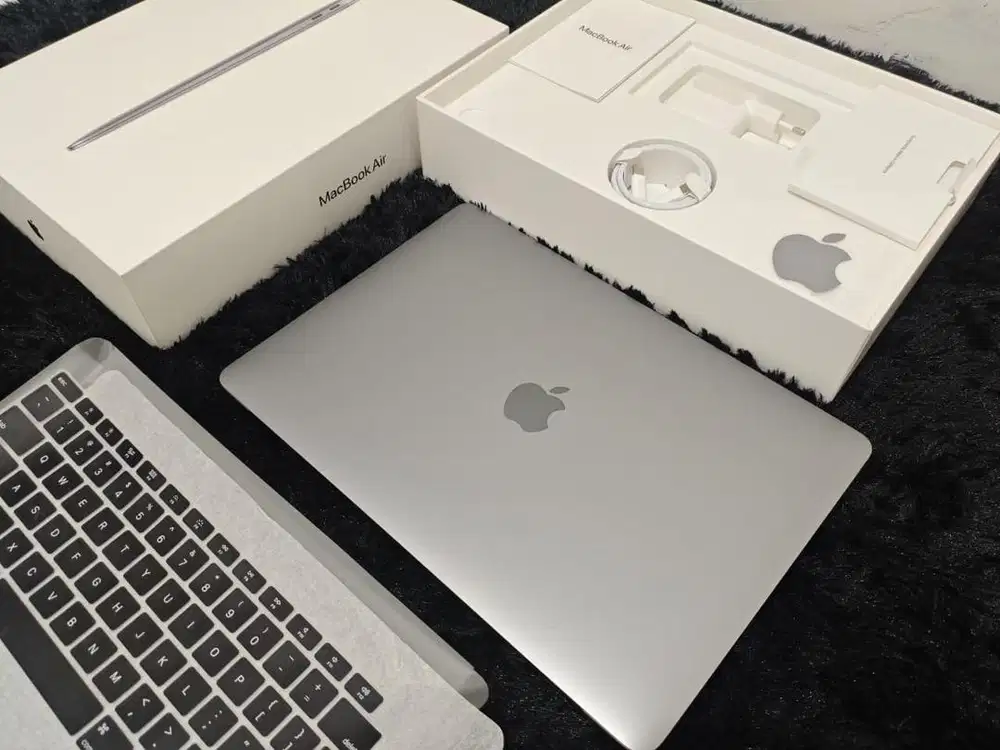 MacBook Air 2020 M1 Chip iBox Grey Like New