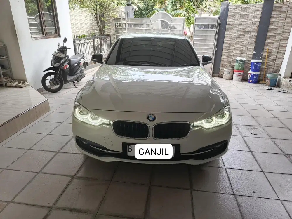 BMW 320i 2017 f30 SPORT  putih mobil sangat istimewa
