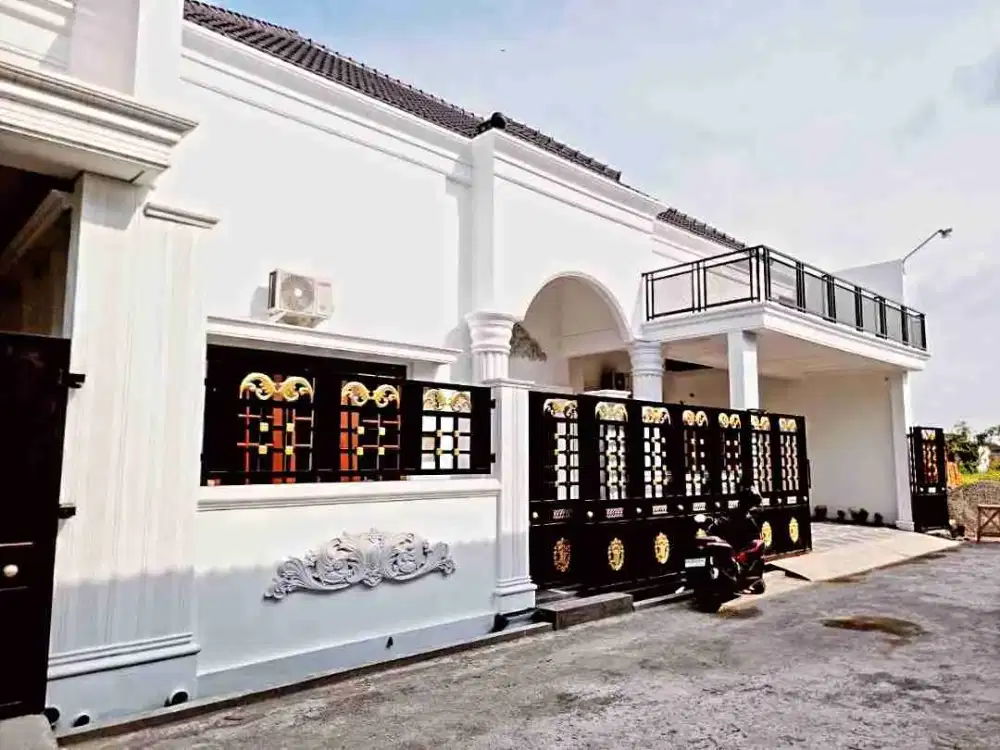 rumah mewah Gentan desain American classic di perumahan