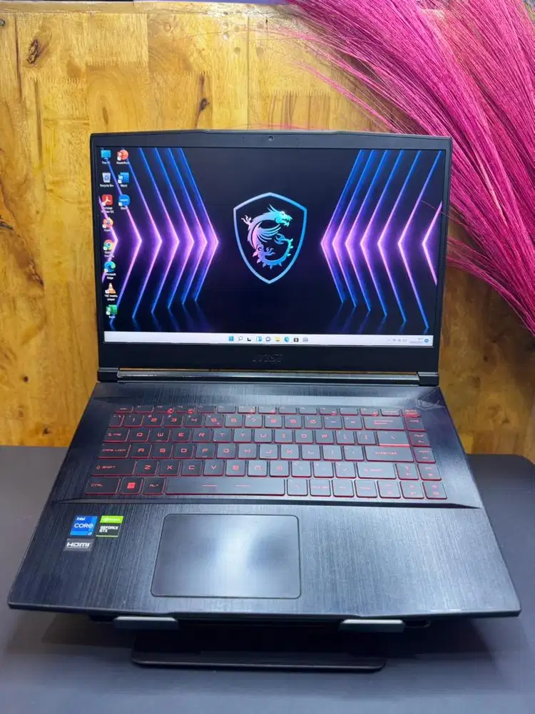 Laptop msi i7-11800h ram 8 gb ssd 512 gb gtx 1650