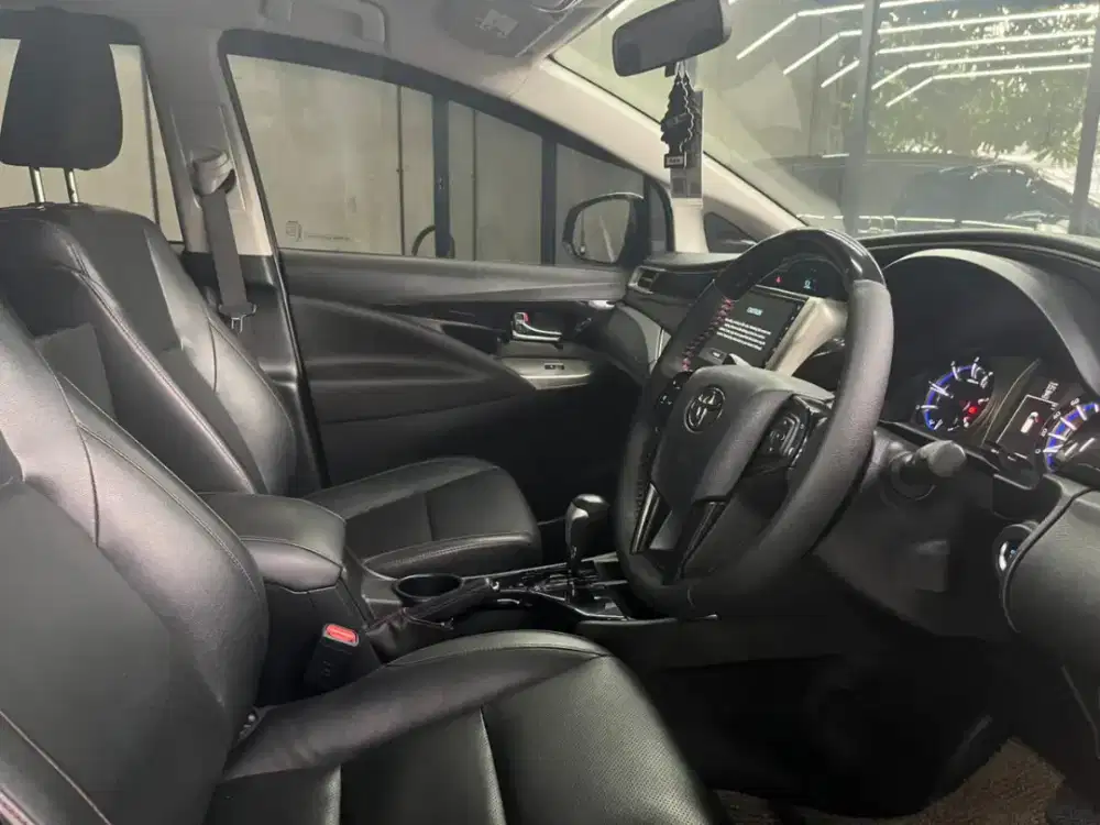 INNOVA VENTURER DIESEL 2.4 AT 2021