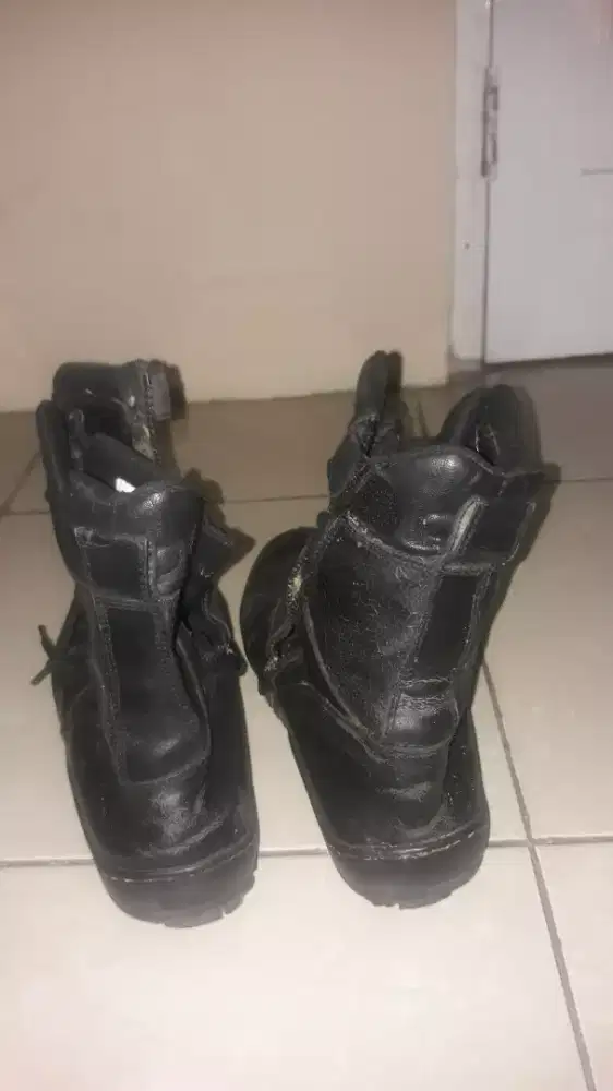 Sepatu pantopel kulit asli