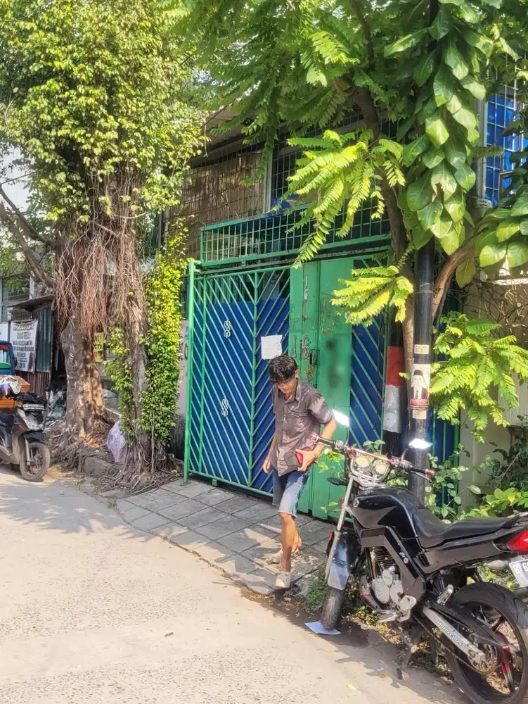 dijual cepat rumah / semi kantor Langka Bangunan 2 muka jalan komplek