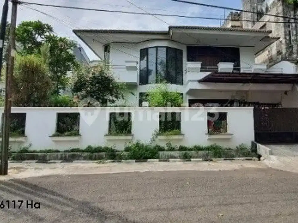DISEWA RUMAH KAYU PUTIH LUAS 300 M2 POSISI HOOK RAPI DAN SIAP HUNI BISA BUAT KANTOR JRG ADA