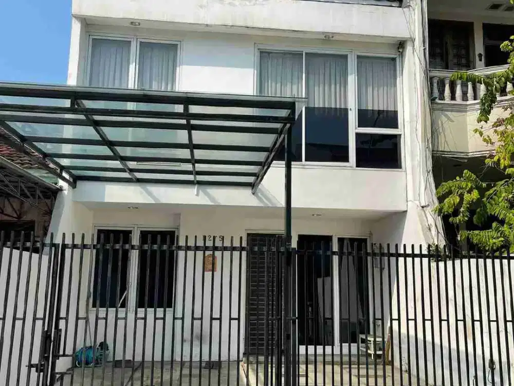 RUMAH 2 LANTAI SIAP HUNI DI PERUMAHAN TAMAN KEBON JERUK INTERCON SRENGSENG JAKARTA BARAT