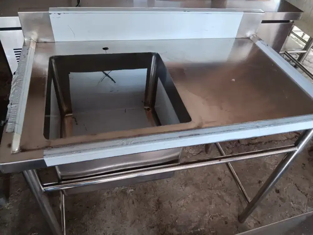 Sink 1 lobang backflash sayap New
Uk 100 x 60 x 85
Uk lobang 40 x40x30